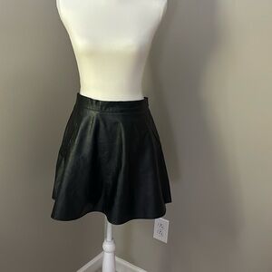 One ❤️ Clothing faux leather mini skirt with pockets. Size Large